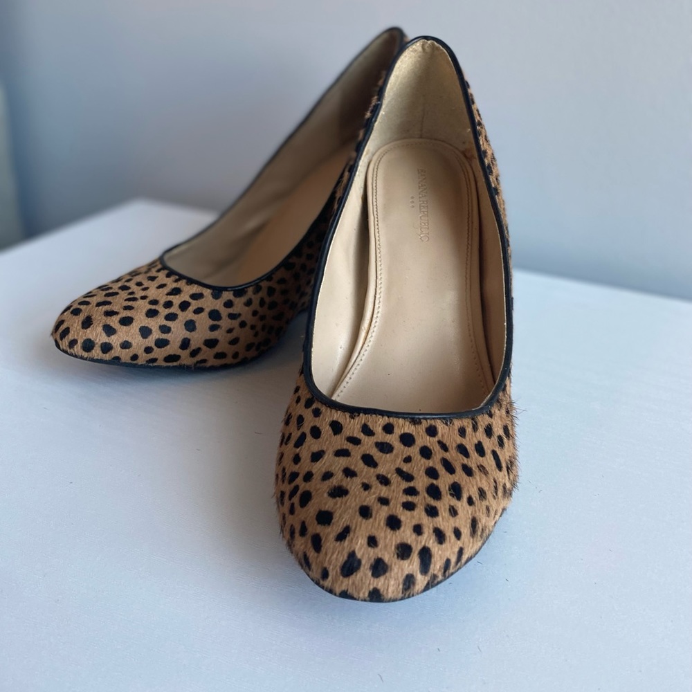 Banana Republic Women's Leopard Print Wedge Shoes  Size 9